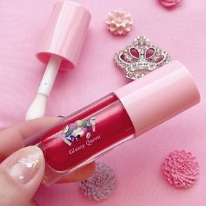 Spicy red lip gloss oil